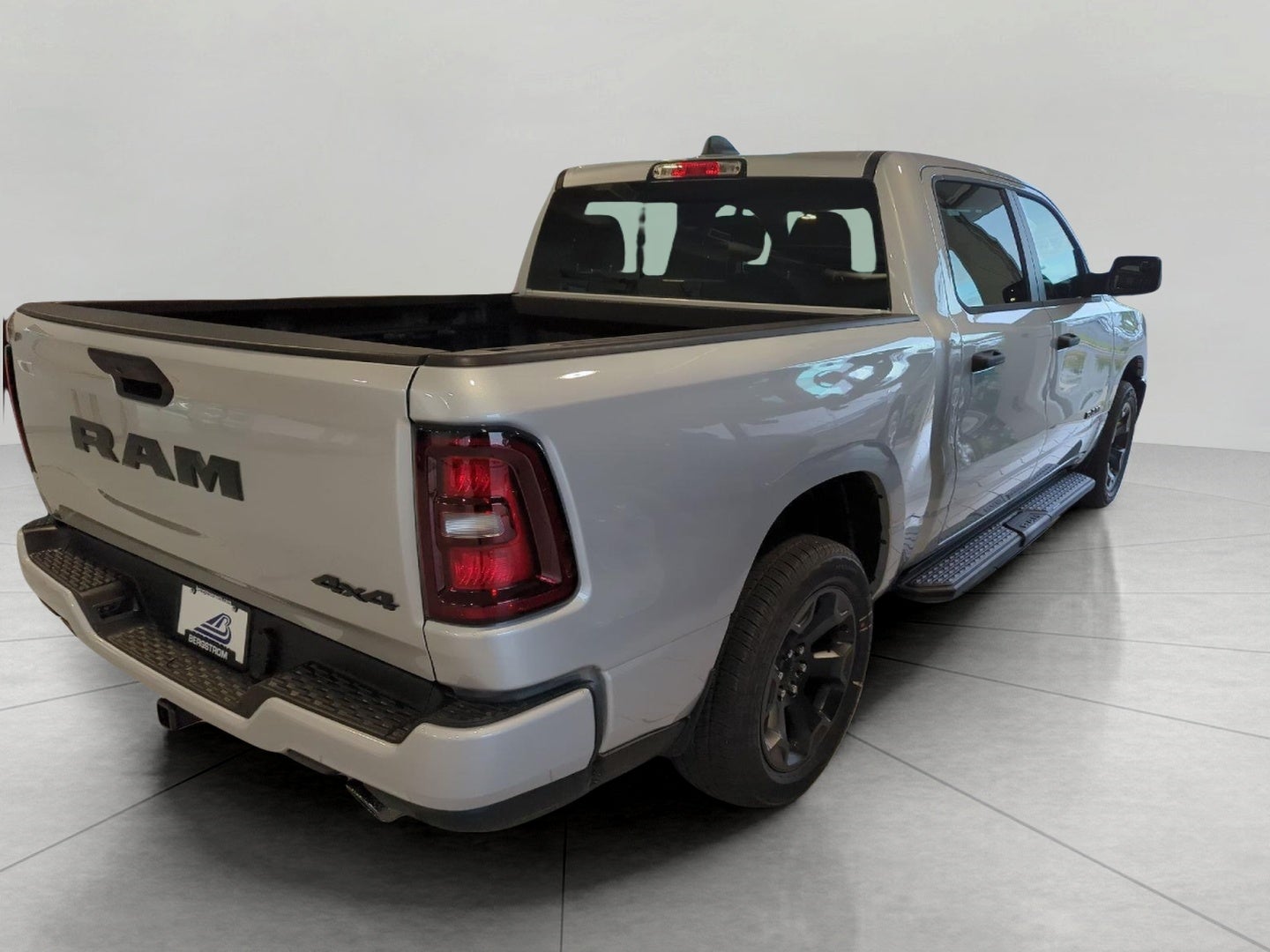 2027 RAM 1500 RAM 1500 EXPRESS CREW CAB 4X4 5'7' BOX