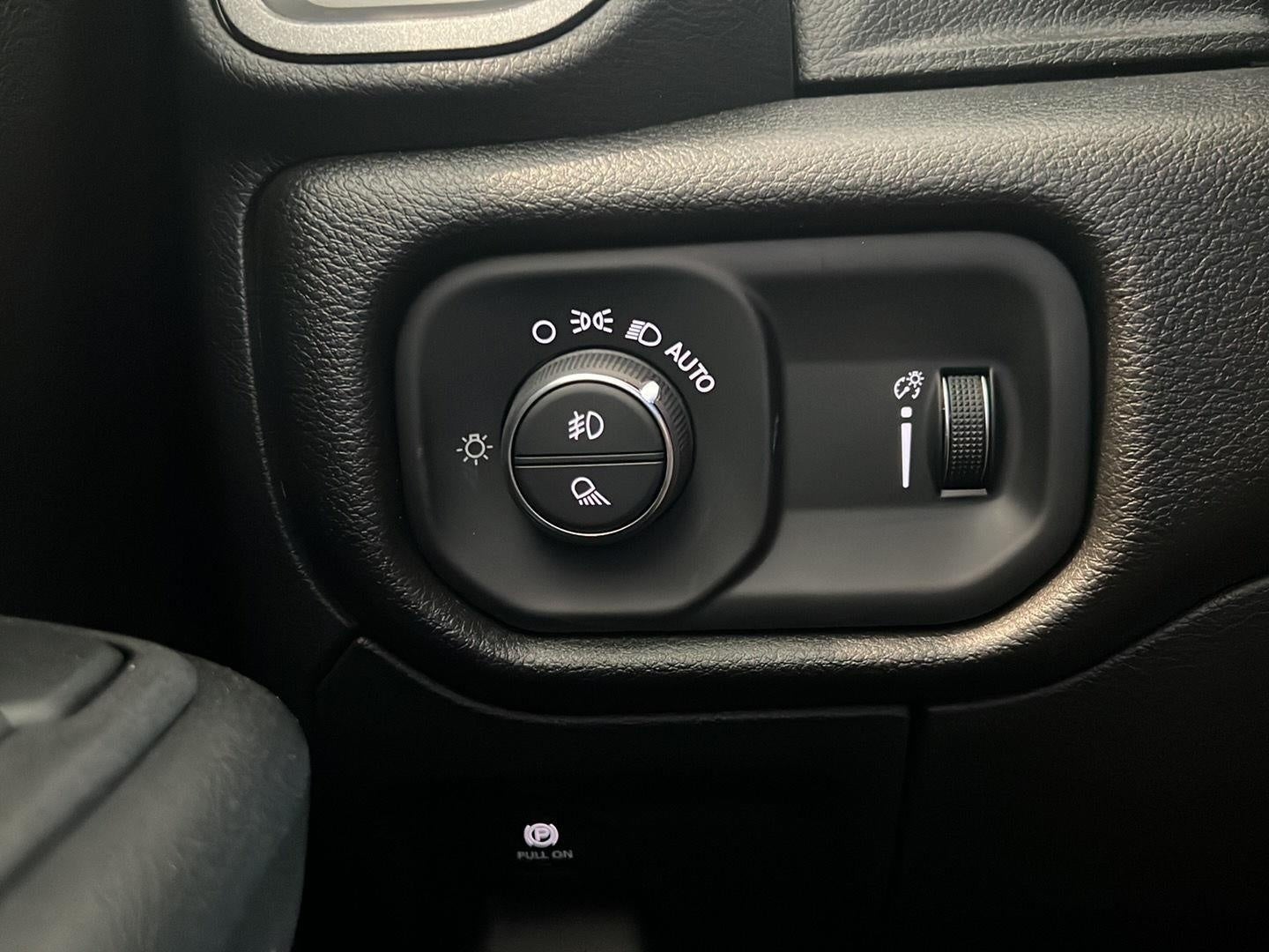2026 RAM 1500 Warlock Crew Cab 4x4 5'7' Box