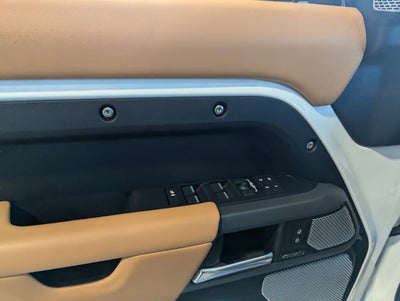 2024 Land Rover Defender 130 P400 X-Dynamic SE