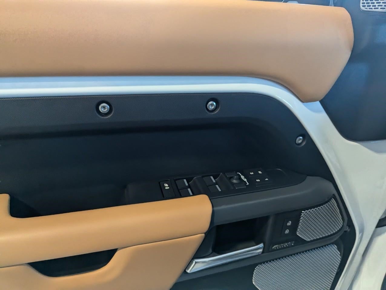 2024 Land Rover Defender 130 P400 X-Dynamic SE