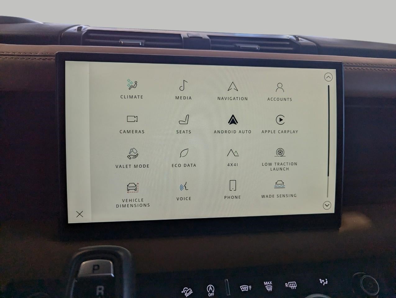 2024 Land Rover Defender 130 P400 X-Dynamic SE