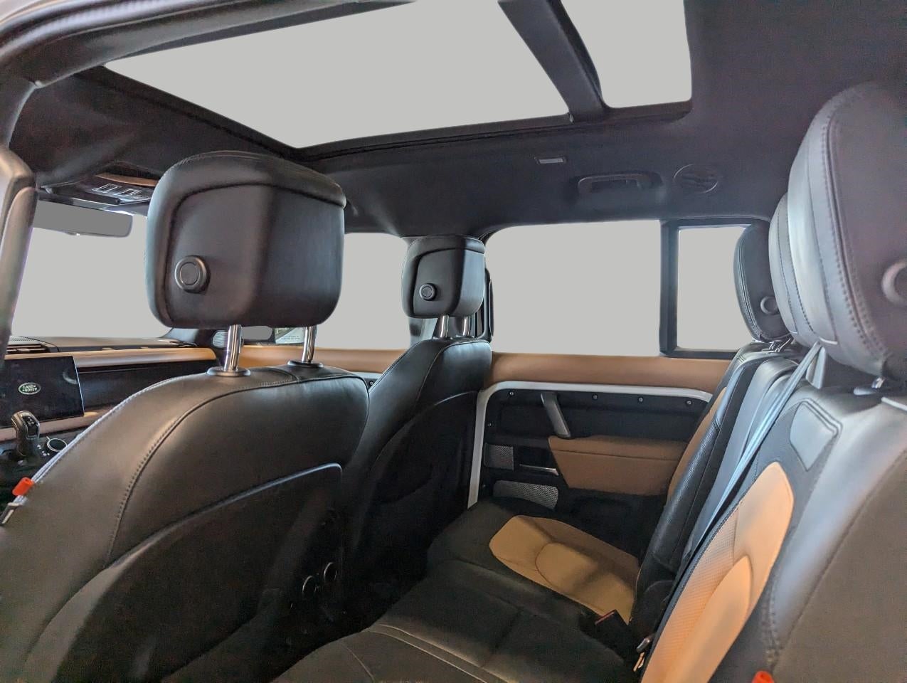 2024 Land Rover Defender 130 P400 X-Dynamic SE