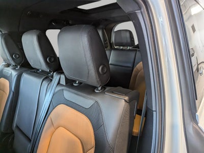 2024 Land Rover Defender 130 P400 X-Dynamic SE