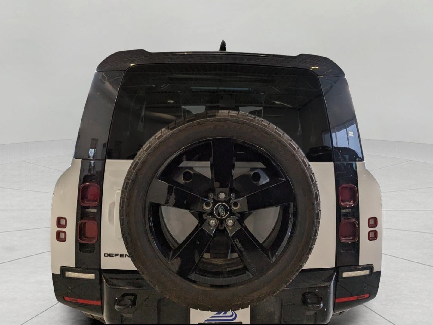 2024 Land Rover Defender 130 P400 X-Dynamic SE