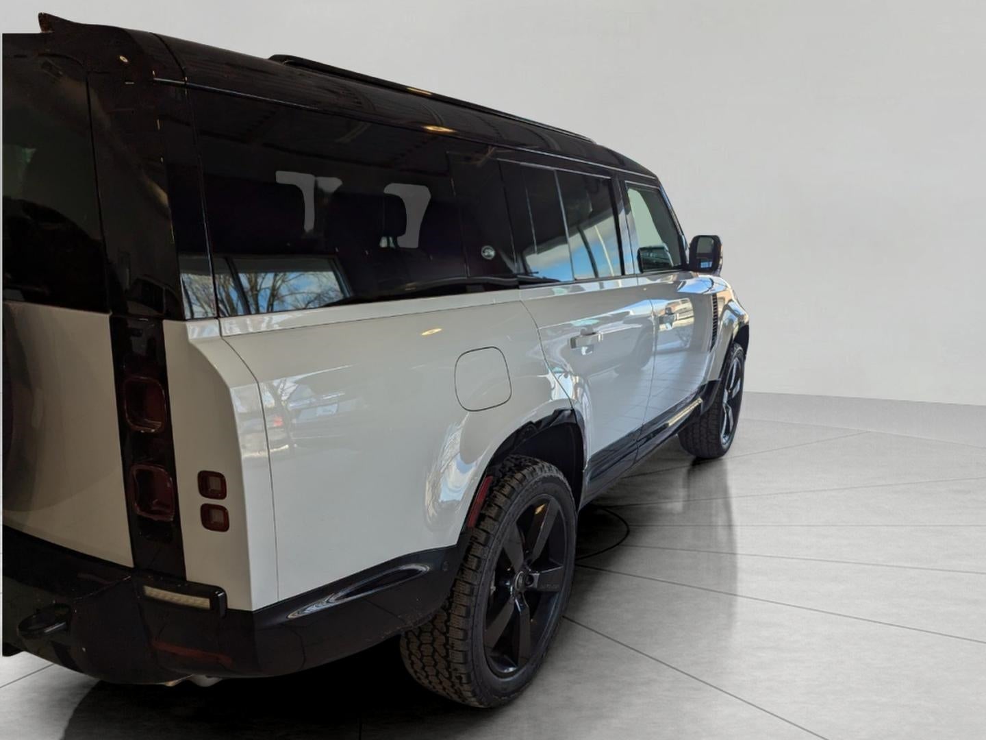 2024 Land Rover Defender 130 P400 X-Dynamic SE