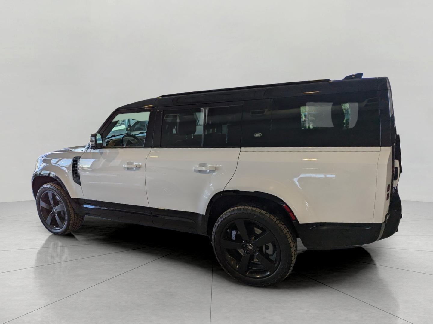 2024 Land Rover Defender 130 P400 X-Dynamic SE