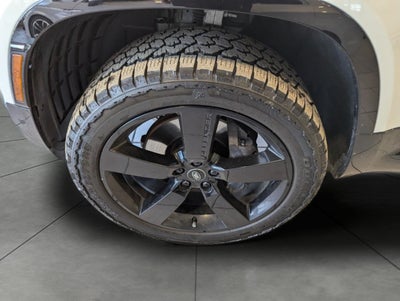 2024 Land Rover Defender 130 P400 X-Dynamic SE