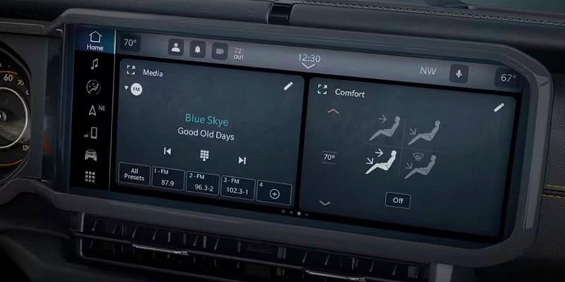 2024 Jeep Wrangler infotainment center